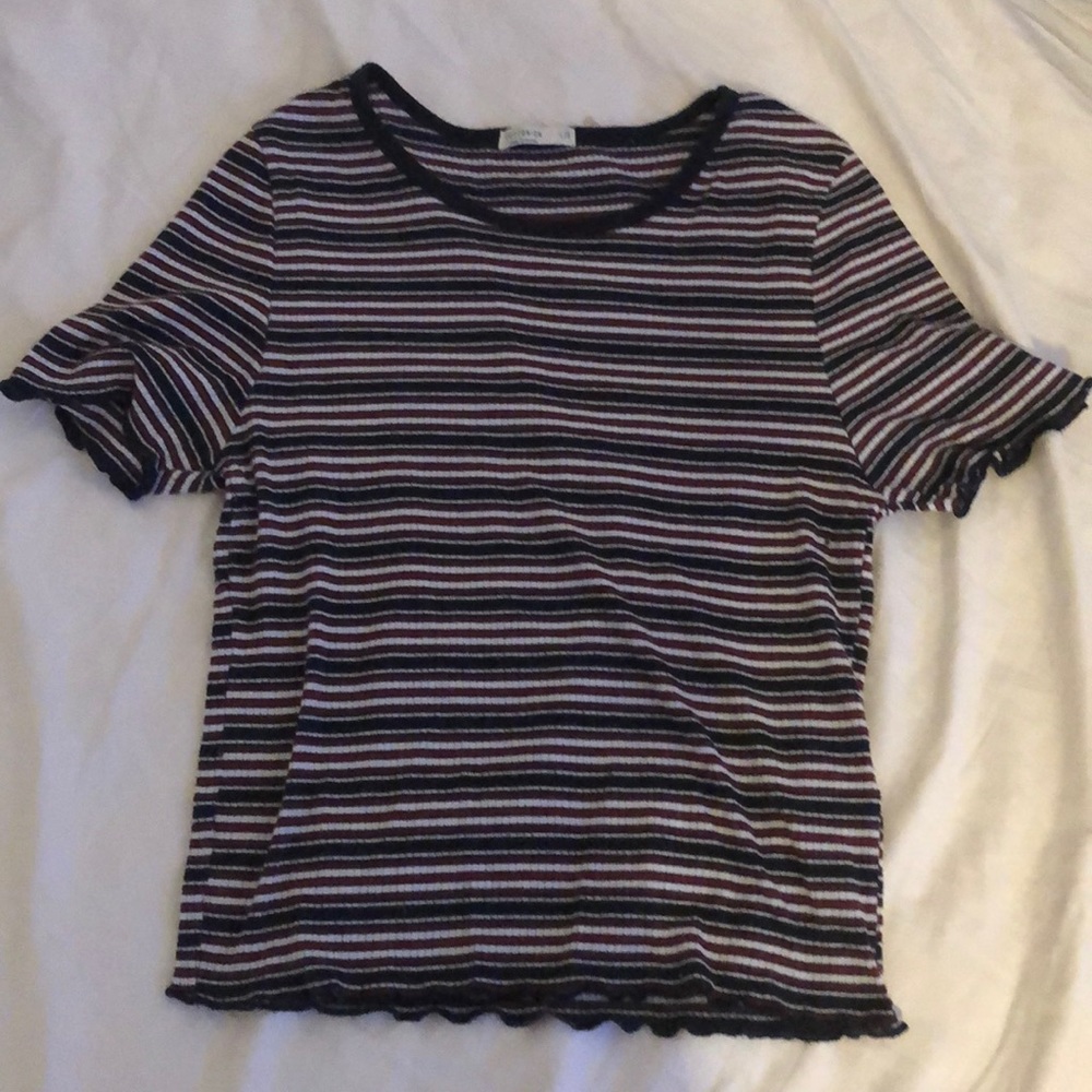 Striped fitted short sleeve shirt!
